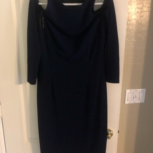 Dress - Picture 3 of 4